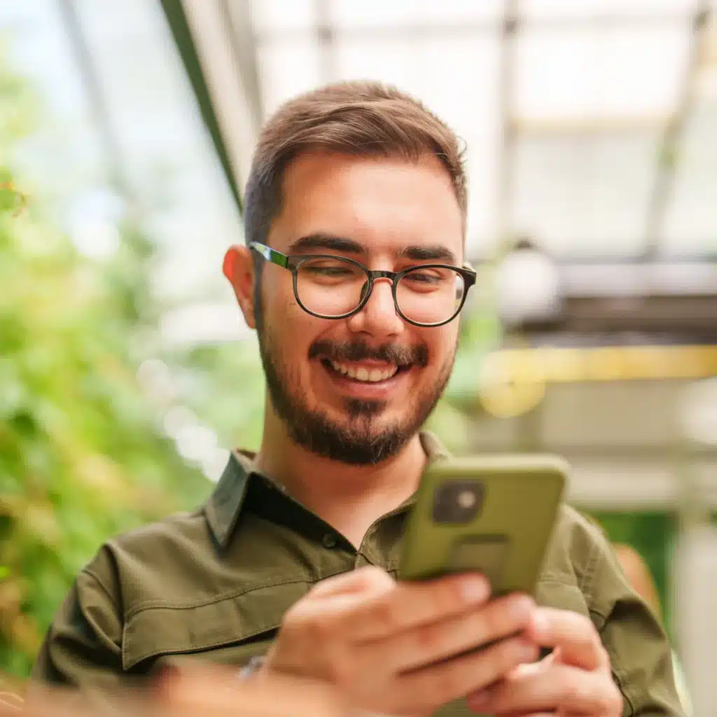 Shift from managing interactions to experience orchestration. Discover how AI-powered solutions unify the agent desktop to ensure successful resolutions.